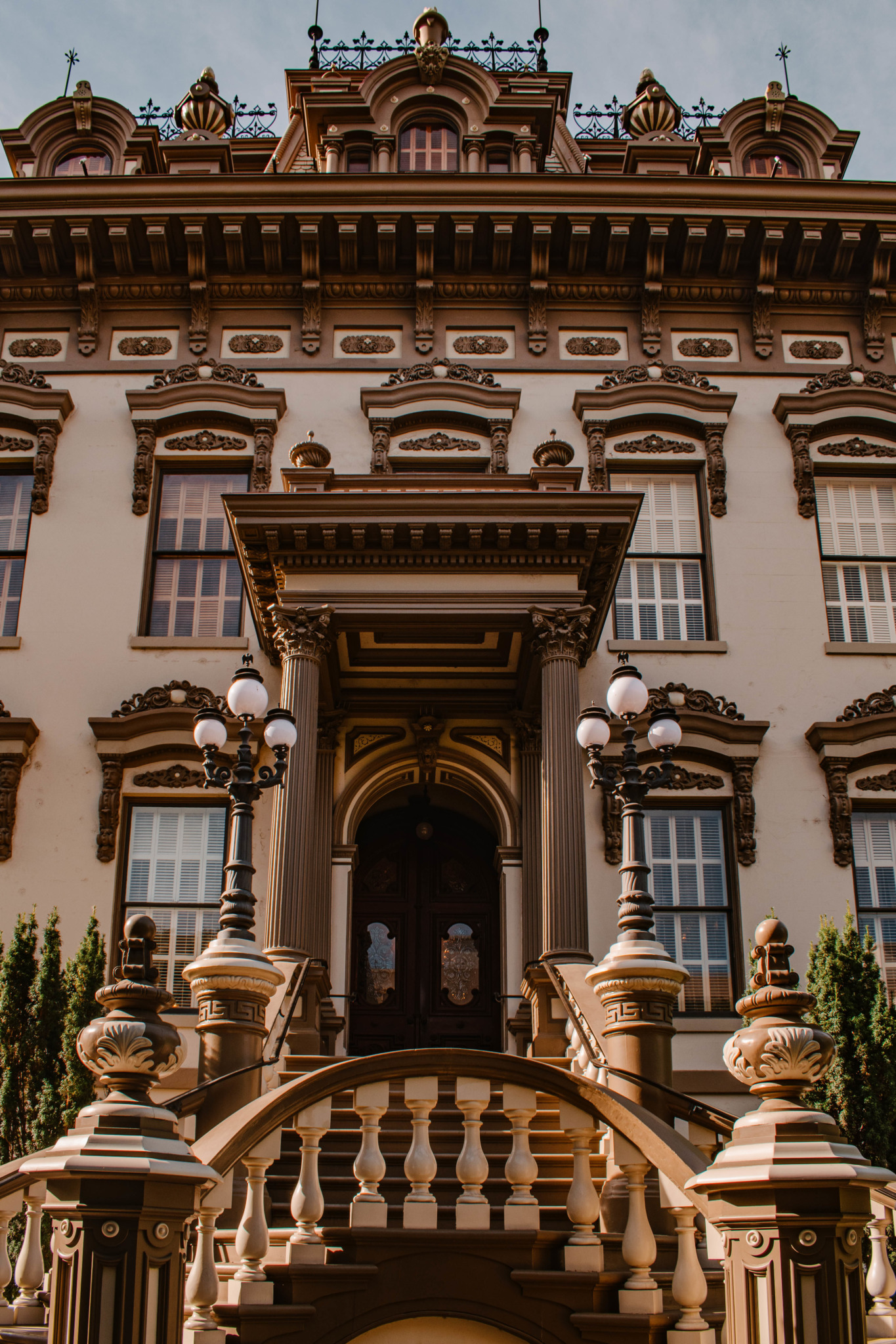Stanford Mansion - Northern California Travel Guide